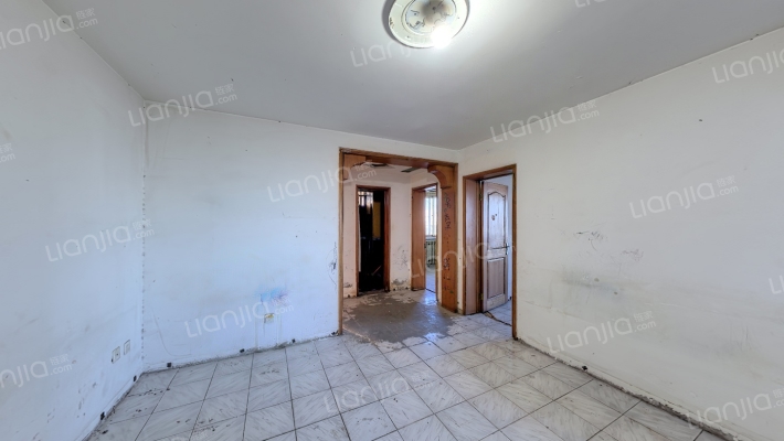 三百吨二手房实景图