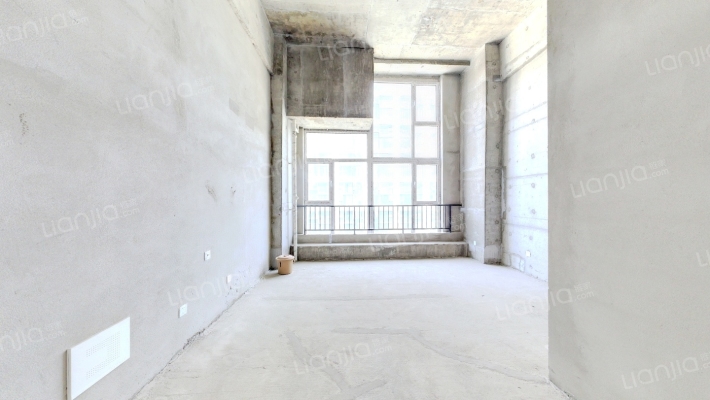 中国国际丝路中心二手房实景图