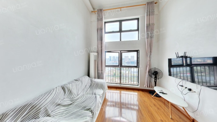 江铃卡卡公寓二手房实景图