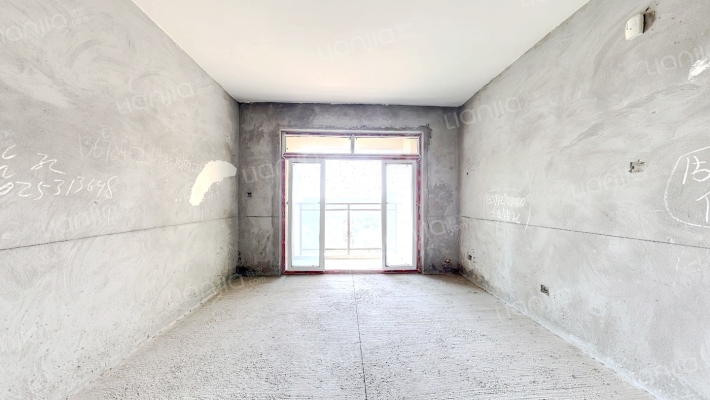 荧鸿艾坪山1号二手房实景图