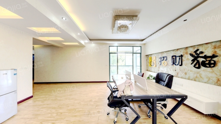 领秀1+8二手房实景图