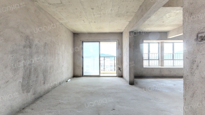 山水芳邻四期二手房实景图