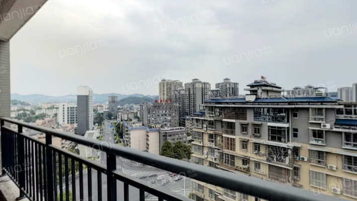 荣昌裕隆世纪山庄（新城花园）二手房实景图
