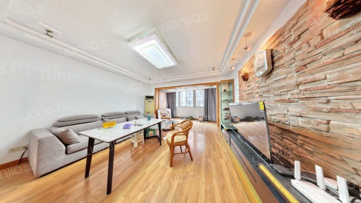 江铃桃花小区二手房实景图