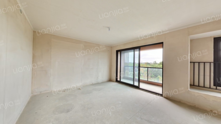 铂悦湖前二手房实景图