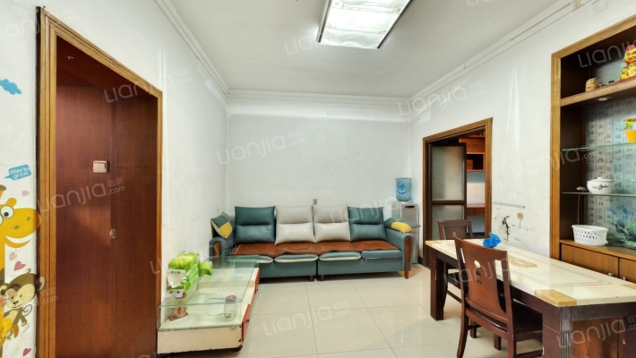 汽车发动机厂宿舍二手房实景图