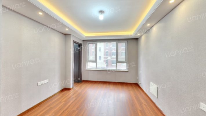 万科翡翠四季C1区二手房实景图