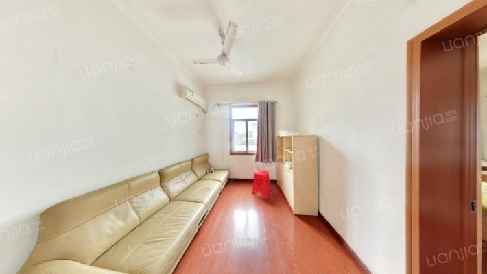 南京西路326号二手房实景图