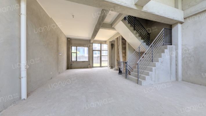 盛天东郡源墅二手房实景图