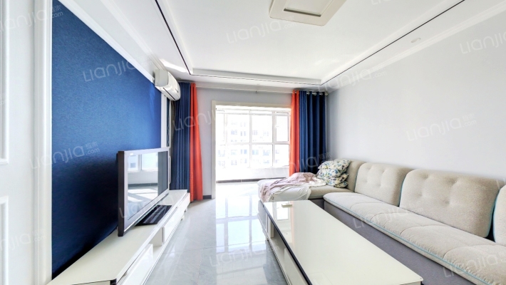 南向两居 精装修  保持的还不错-客厅