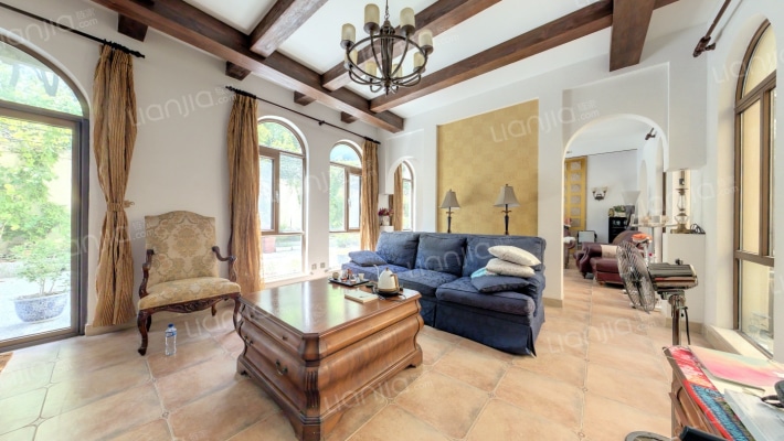 同润加州(别墅)二手房实景图