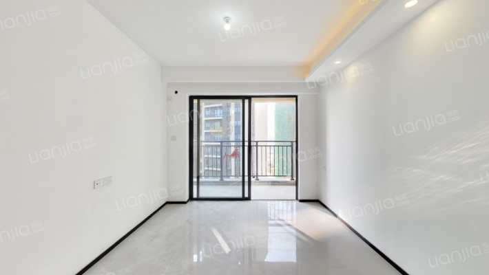 方直西岸花园二手房实景图