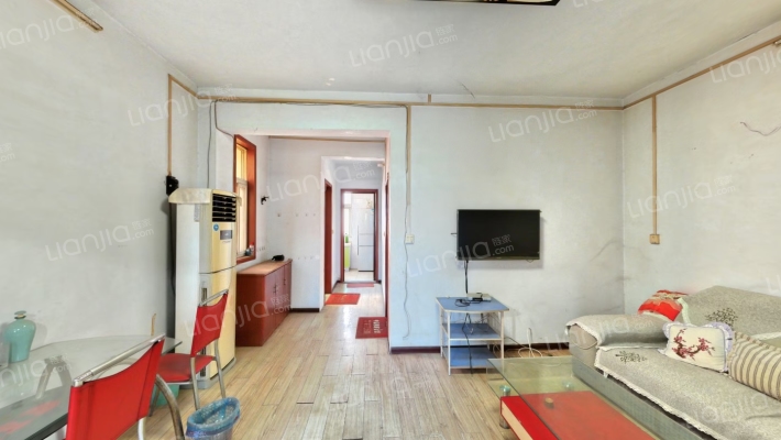 新小家属院二手房实景图