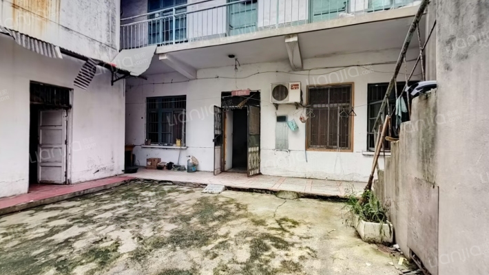 新闻街实验幼儿园家属楼二手房实景图