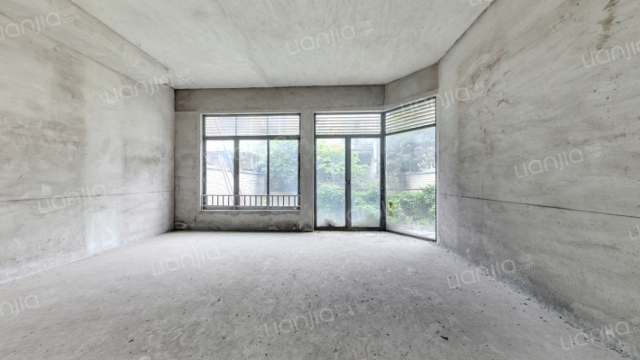 依云水岸一期二手房实景图