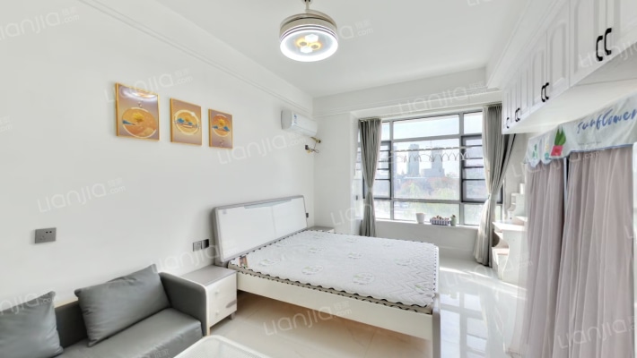 绿地中央广场铂派公寓二手房实景图