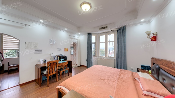 湖边的庄园二手房实景图