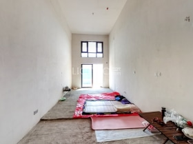 普达泊悦小跃层带小露台空枪采光好无遮挡诚心出售