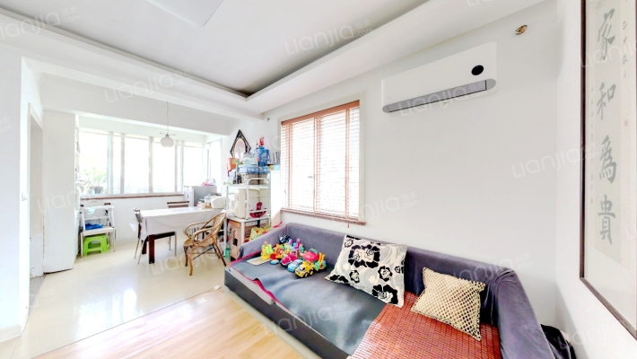 凝霞小区二手房实景图