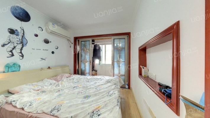 和燕路305号二手房实景图