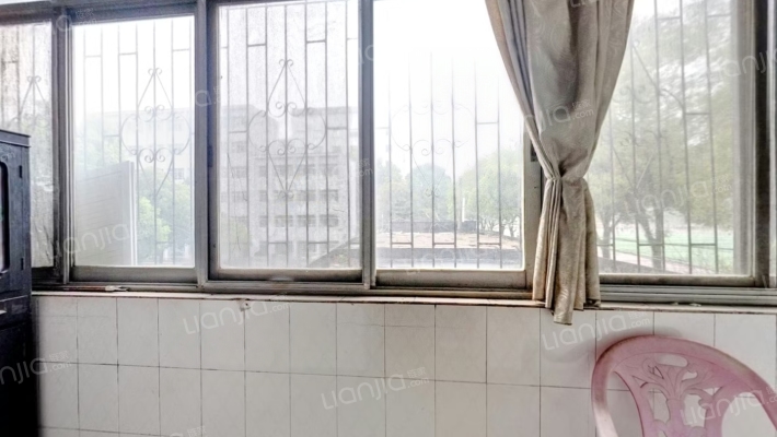 岳阳市第四中学教师家属区二手房实景图