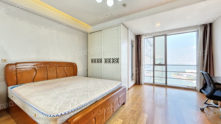 中新星湖公馆二手房实景图