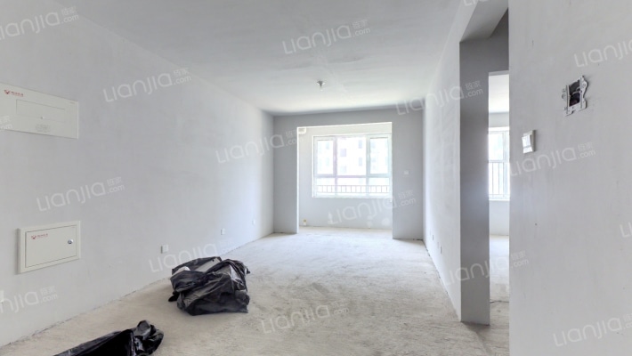 印象城，70年大产权，南向两居室，小区环境好-客厅