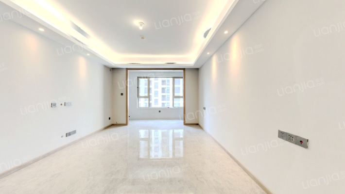 绿地国港新里城一期二手房实景图