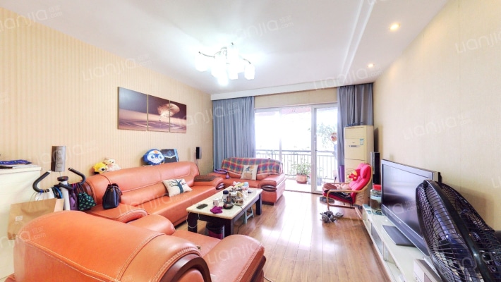 龙庭蓝天苑二手房实景图