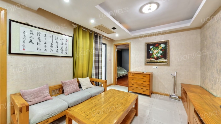 铂金公寓二手房实景图