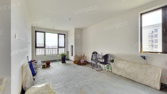 鸿坤理想湾西北朝向一居室，可贷款，证满二。-客厅