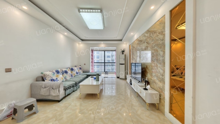 新蓝钻C区二手房实景图