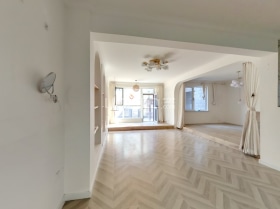 宏源家园小区一楼带院南北通透格局