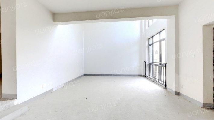 瑞景叶泊蓝山二手房实景图