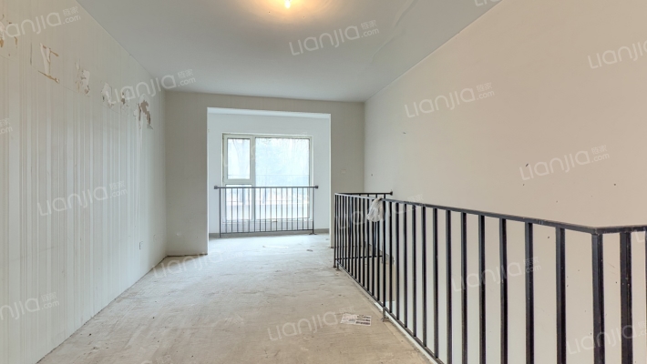 K2狮子城北区 6室2厅 南 北-客厅