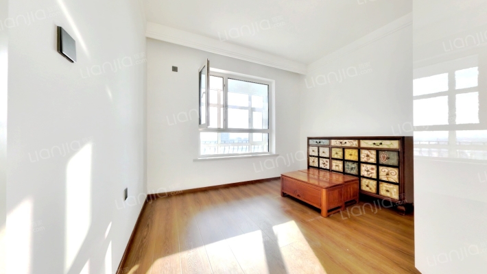 金泰湖滨绿茵二手房实景图