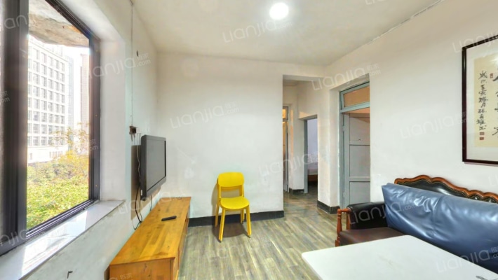 石油怡秀小区二手房实景图