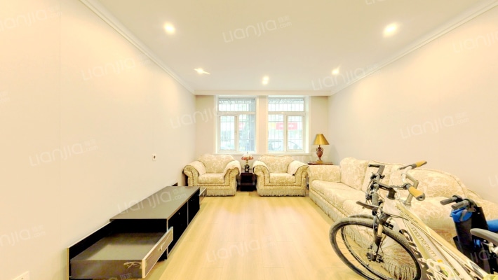 设计里二手房实景图