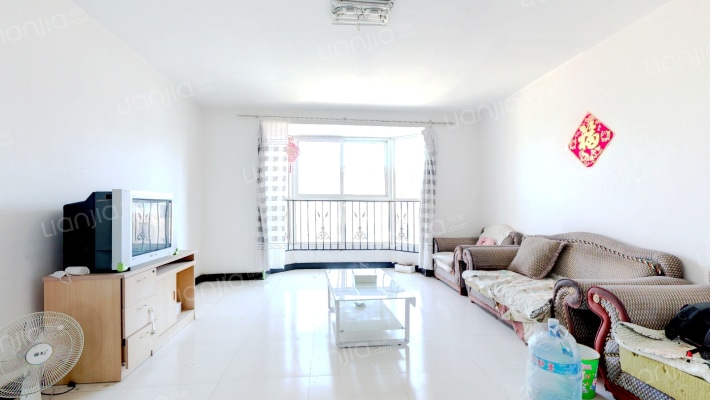 精装修， 精品大三居出售，视野*好-客厅