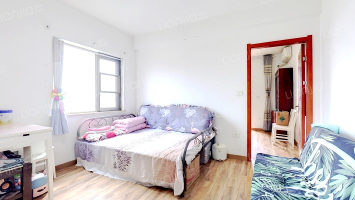 东西湖中心广场二手房实景图