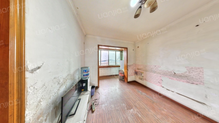 八二一小区二手房实景图