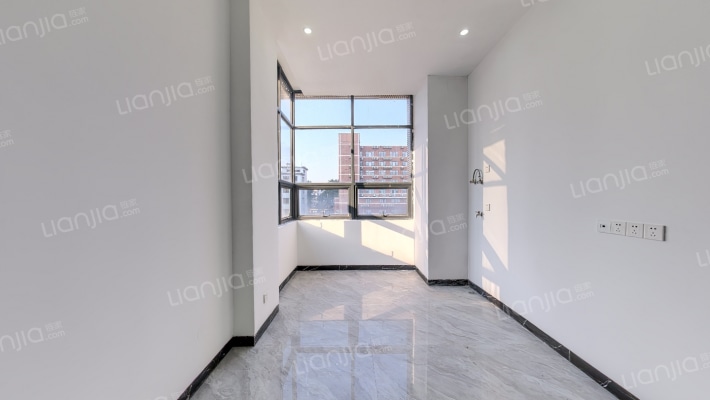 智创空间二手房实景图