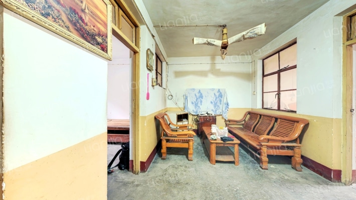 市工务段家属院二手房实景图