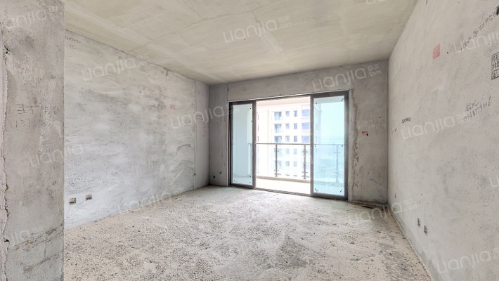 裕田奥莱小镇二手房实景图