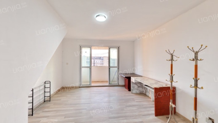 东飞花园二手房实景图