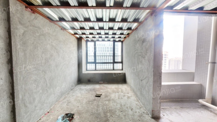 鸿翔芮丽二手房实景图