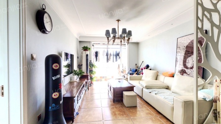 全阳两居，户型方正，精装修，花园小区，封闭管理-客厅