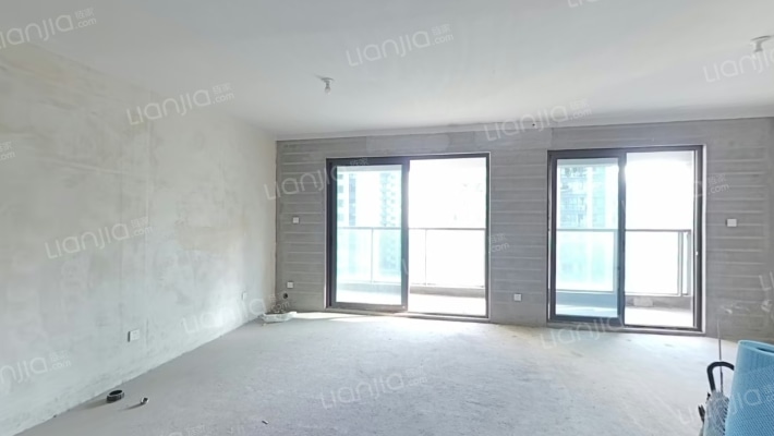 新鸿·奥莱金街二手房实景图