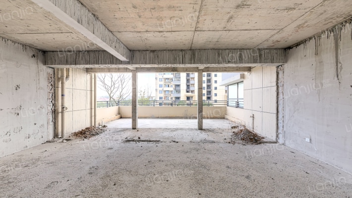 上置绿洲雅宾利二手房实景图