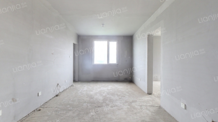 毛坯房，户型方正，房本满五唯一，客厅卧室宽敞明亮-客厅